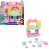 Image de Gabby's Dollhouse Gabby et la Maison Magique Le Film - Gabby Dollhouse - Cuisine Avec P'tiChou - Double Espace De Jeu - 1 Figurine Et 7 Accessoires - Dessin AnimÃ© PiÃ¨ce Pour Maison De PoupÃ©e - Jouet Enfant 3 Ans Et +