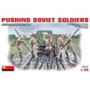 Image de Min35137 - Miniart 1:35 - Pushing Soviet Soldiers