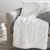 Image de Plaid en fausse fourrure blanche 150 x 180 cm