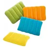 Image de Appui-tete Intex couleurs assorties coussin gonflable pour lit gonflable 43 x 28 x 9 cm en poutre en L et surface floque'e antide'rapante effet