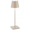Image de Lampe de table LED rechargeable et dimmable Poldina Pro Sand avec une autonomie allant jusqu'à 12 heures.