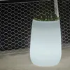 Image de Camelia high Jardinière ronde avec lumière pour plantes et fleurs, très résistante. Charge solaire et batterie rechargeable. Fabriqué en polyéthylène