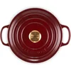 Image de Le Creuset Braadpan Signature Garnet   Ø 20 cm / 2,4 Liter   Ronde Stoofpan in Dieprood   Compacte Maat voor 2 3 Personen   Gietijzer met Slijtvaste Emaille   Voor Dagelijks Gebruik op Inductie, Oven of Gas