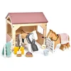 Image de Tender Leaf Poppenmeubels: HUISDIERENSET STAL met 2 PONY'S 18,7x14,3x18cm, in  hout, in doos 18,3x15,5x20,7cm, 3+