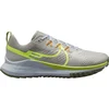 Image de React Pegasus Trail 4, Trailrunningschoenen voor heren, 45, Light Iron Ore/Cobblestone/Football Grey/Volt