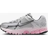 Image de "Nike Zoom Vomero 5 Wmns ""Pink Foam""- Sneakers - Dames"