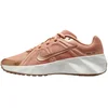 Image de Nike metro tek in de kleur oranje.