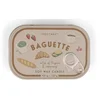 Image de PADDYWAX Geurkaars blikje French Baguet | Bistro French Baguette Printed Tin Candle - Rosemary Thyme 127g 76 x 42mm