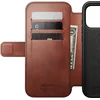 Image de Nomad Horween Lederen Folio iPhone 17 Pro Max   Gerecyclede Aluminium Knoppen   Camera Bedieningsknop   Horween Leer van Topkwaliteit - Bruin