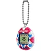 Image de Bandai - Tamagotchi - Originele Tamagotchi - Argyle Heart - Virtueel elektronisch dier met kleurenscherm - Interactief dierenspeelgoed in het Frans - Harten tegelpatroon - Kinderspeelgoed 8+ - 42981