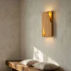Image de Lucande - Wandlamp hout - 2lichts - dennenhout - H: 22 cm - E14 - licht hout