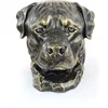 Image de Rottweiler urn hond en tuinbeeld voor hondenas, grote hondenkop