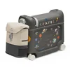 Image de Stokke JetKids Reispakket, Midnight Grey - Met BedBox Ride-On koffer en rugzak - Voor kinderen van 2-7 Jaar (tot 35 kg)