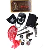Image de Accessoireset piraat schatkist 15-delig (2 pistolen, haakhand, verrekijker, doodshoofd, vlag, bandana, ooglapje, dolk, schatkaart, ...)