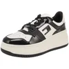 Image de Tommy Hilfiger EN0EN02523 Retro Basket - Damestrainers - YBI-Ivory-Black