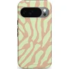 Image de Casetastic Hoesje Geschikt voor Google Pixel 10/10 Pro - Stijlvolle Beschermende Duo-layer Case - Limoen Lime Spots