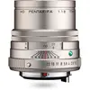 Image de Pentax PENTAX-FA 27890 - Téléobjectif 77 mm F1.8 Limited argenté - Distance focale légère - Pour les portraits avec traitement HD puissant - Pour le système PENTAX K avec capteur plein format de 35 mm