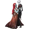 Image de Enesco Figurine Disney Showcase Couture de Force L'Étrange Noël de Monsieur Jack et Sally Embrassant - 24 cm - Multicolore 6008701 9,5" H x 5,5" W x 6,75" L