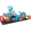 Image de Hot Wheels Let’s Race Netflix - City Station de Lavage Requin Coffret piste de course avec voiture Color Reveal à l’échelle 1/64, fonction de changement de couleur et rangement, HTN82