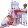 Image de KidKraft Candy Castle Maison de poupée en bois avec meubles et accessoires, ensemble de jeu avec figurine de lama licorne, élévateur de cône de crème glacée et chaise en forme d'ours en gélatine pour