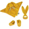 Image de KALOO Lapinoo K218011 - Kit de naissance - Couleur ocre - 3 articles pour bébé - Doudou + anneau de dentition + chaussures pour bébé 11 cm - Dès la naissance
