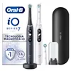 Image de Oral-B iO 7 Lot De 2 Brosses À Dents Électriques, Noire Et Blanche, 2 Manches Connectés Bluetooth Avec Technologie Magnétique, Cadeau Fêtes des Pères, 3 Brossettes, 1 Étui De Voyage Premium