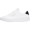 Image de Tommy Hilfiger Chaussures de sport pour homme Detail Essential Leather Court, Blanc ciel désert, 45 EU