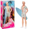 Image de Barbie The Movie HPJ97 Poupée de film Ken, poupée à collectionner dans une planche de surf et des baskets, corps mobile, cheveux blond platine, cadeau pour les enfants à partir de 3 ans