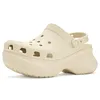 Image de Crocs Sabots classiques, Blanc cassé, 38 EU
