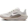 Image de Nike Pegasus 41 Chaussures de course pour femme, Phantom White Mink Brown Coppe, 40 EU