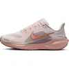 Image de Nike Pegasus 41 Chaussures de course sur route pour femme, Silt Red Particle Pink Taupe Grey Metallic Rose Gold, 38.5 EU
