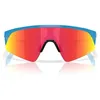 Image de Oakley Oj9015 Resistor Sweep Lunettes de soleil rectangulaires, bleu ciel brillant/Prizm Ruby, 28 mm, bleu ciel brillant/rubis Prizm, 28 mm